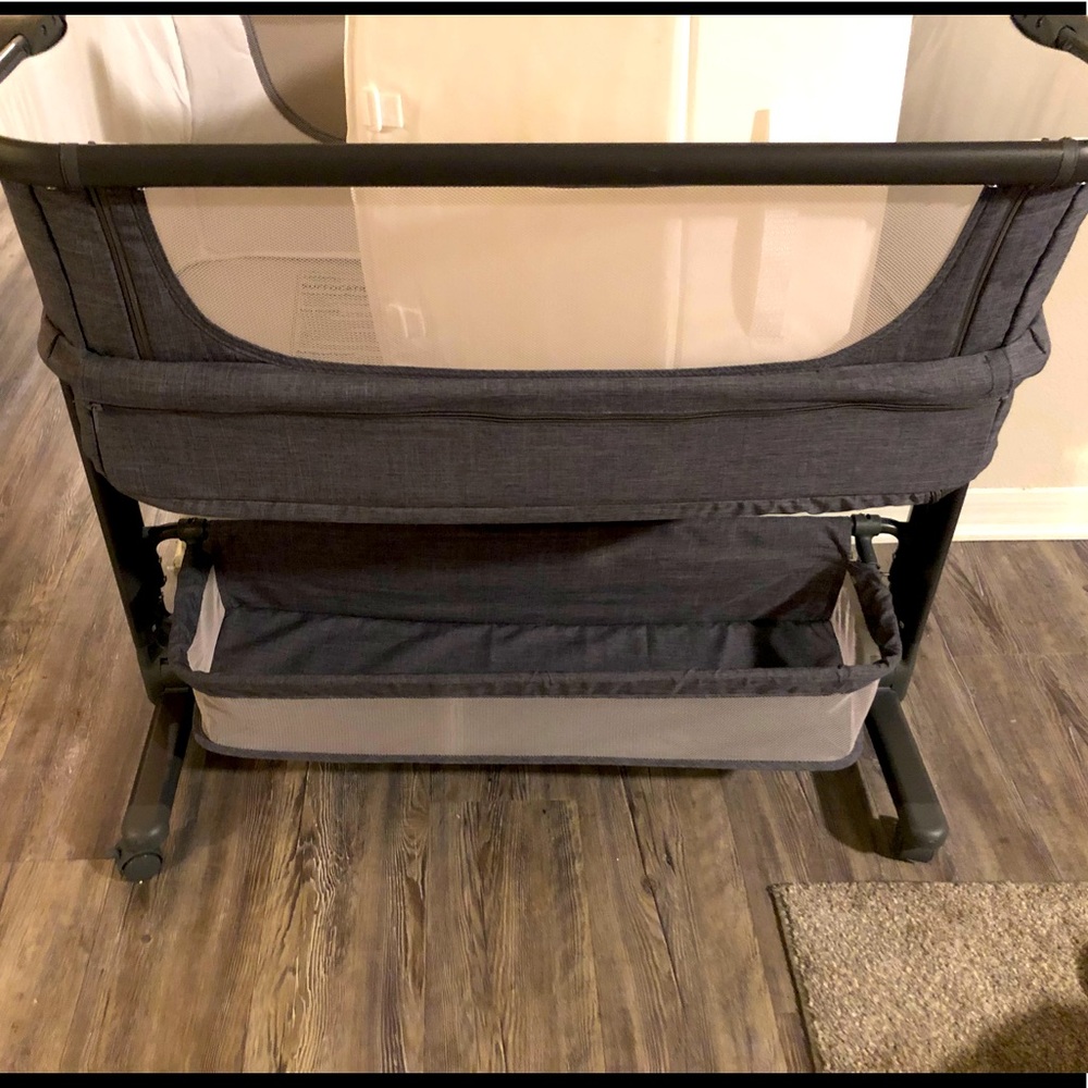 Koola Baby Bassinet* Like new* bedside bassinet* portable with travel bag